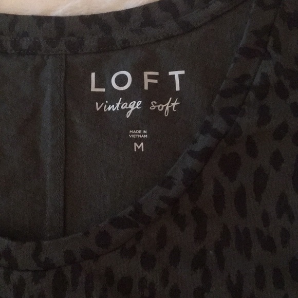 LOFT Green Leopard Print T-Shirt Size M - Picture 3 of 7